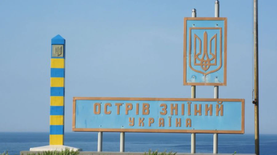 Росіяни скинули 4 авіабомби на Зміїний – ПК Південь