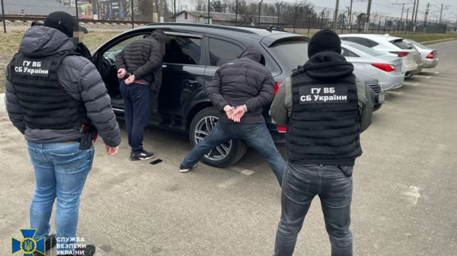 Фіктивні шлюби і неіснуючі діти: СБУ ліквідувала нові канали втечі ухилянтів