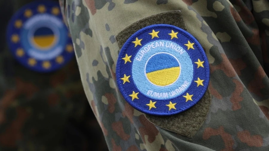 EU discusses sending military advisers to Ukraine