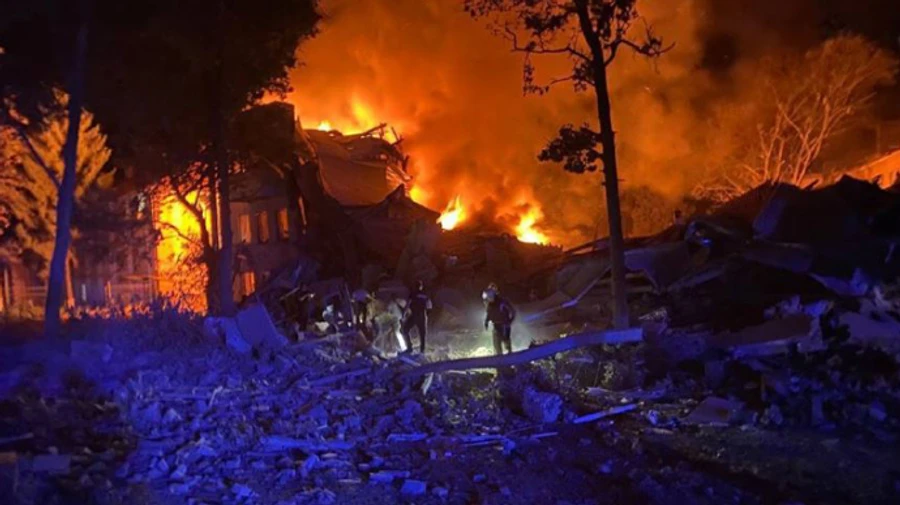 Зеленський: росіяни у Харкові ударили в гуртожиток, точна кількість жертв невідома