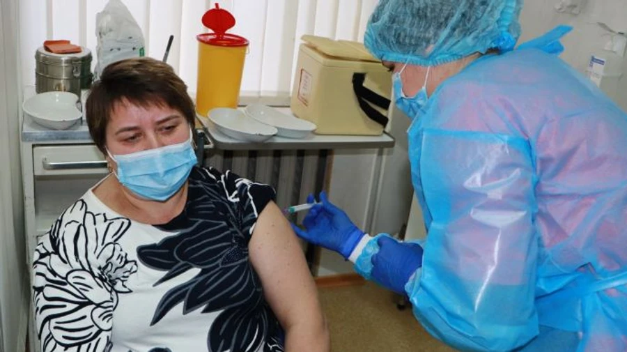 В Украине сделали рекордные 226 тысяч прививок за сутки