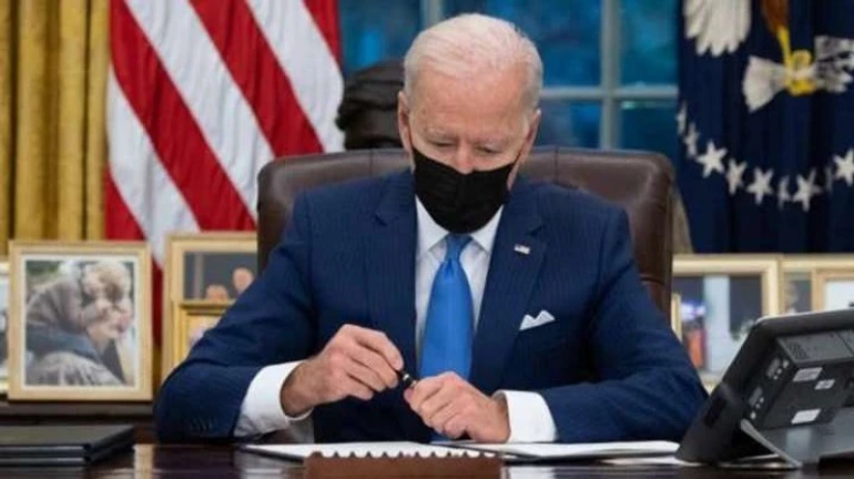 Байден продовжив санкції проти РФ через кібератаки