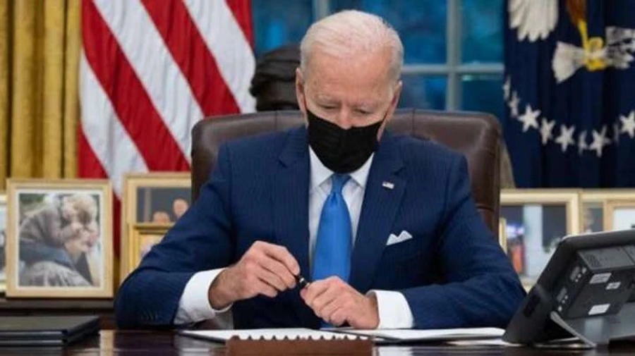 Байден продовжив санкції проти РФ через кібератаки