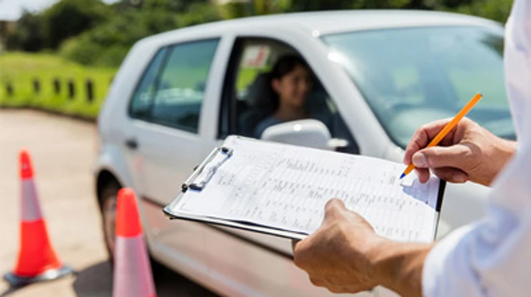 Автошкола: як обрати її та інструктора, й до чого тут сексизм