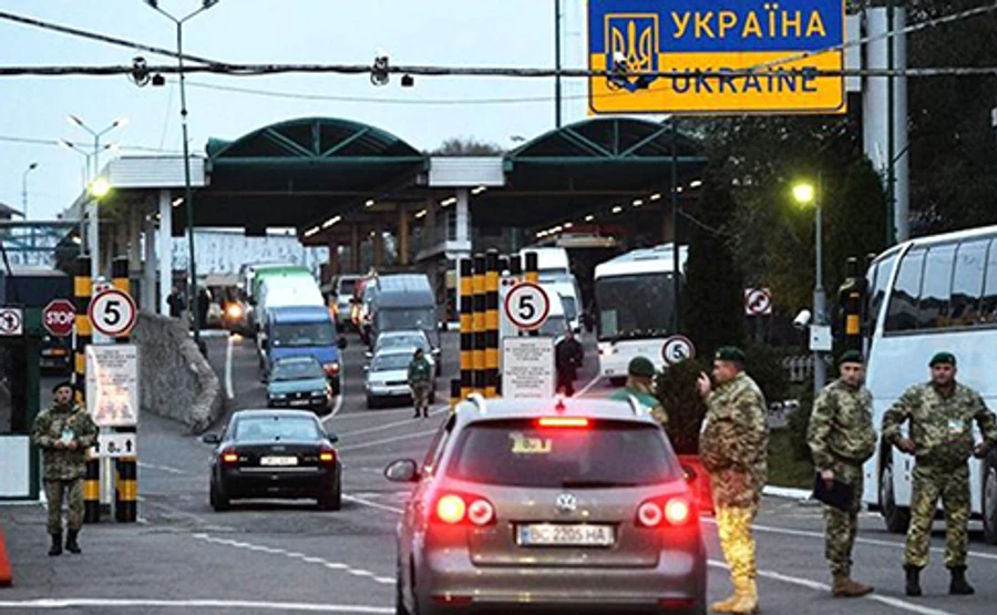 Українці застрягли на кордоні з Польщею