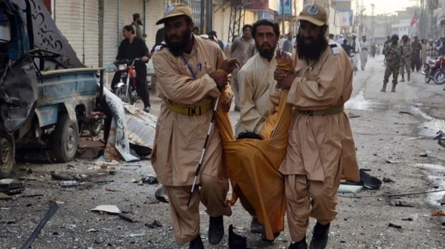 Терорист-смертник атакував військову колону в Пакистані: загинули 13 солдатів, десятки поранених