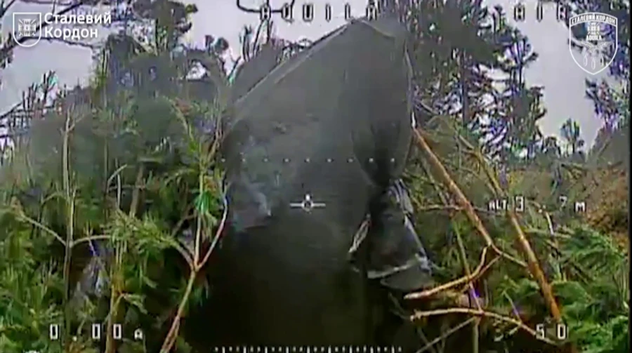 Ukrainian unit destroys Russian D-20 howitzer with drone