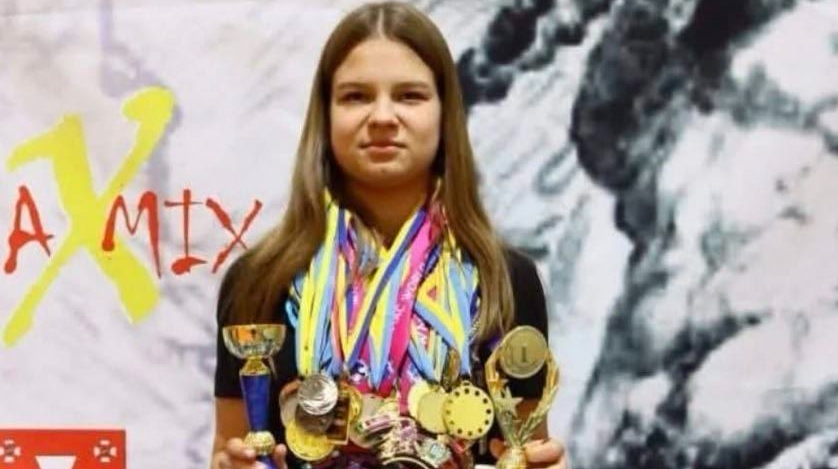 Karyna Bakhur, campionessa di kickboxing ucraina, perde la vita in attacco russo a Berestyn