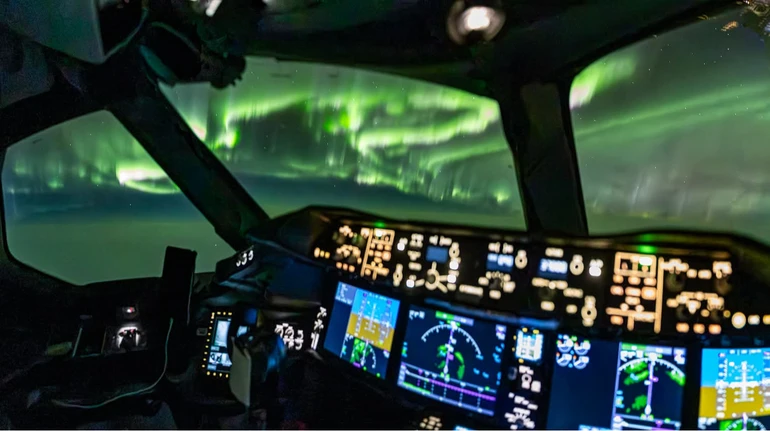 Неймовірне видовище: пілот зазнімкував полярні сяйва з висоти 11 кілометрів