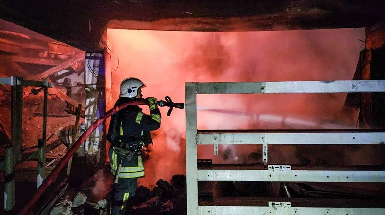 Окупанти гатили по Дніпропетровщині та Одещині – пошкодили підприємство, склади і АЗС