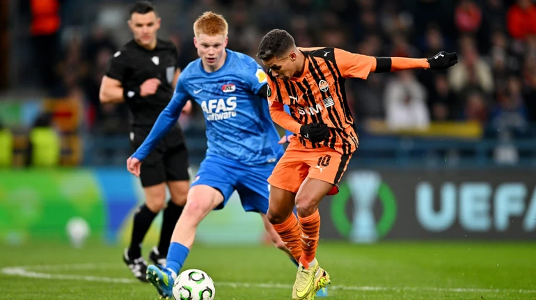 Донецький Шахтар розгромив нідерландський АЗ у першому чвертьфіналі Ліги конференцій