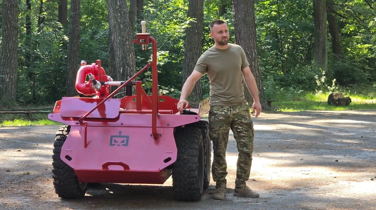 Рятувальник зі сталі: навіщо Україні пожежні наземні роботи та хто їх виробляє?