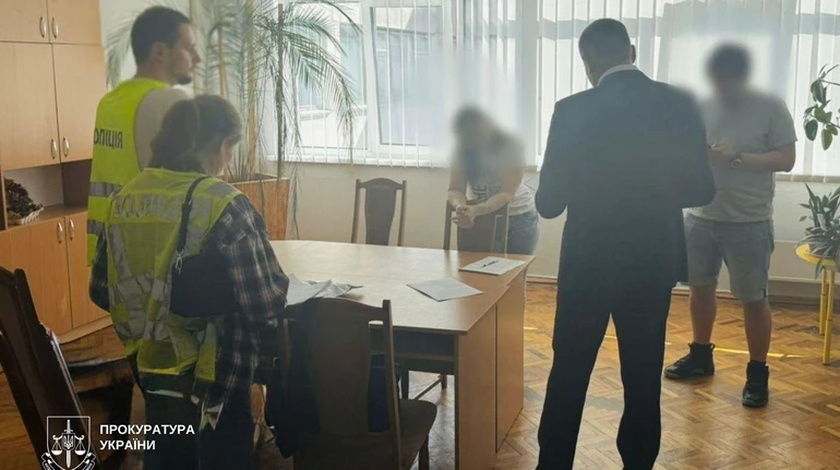 Бухгалтерка ліцею в Києві нарахувала собі зайвих 7,9 млн грн виплат: судитимуть директорку