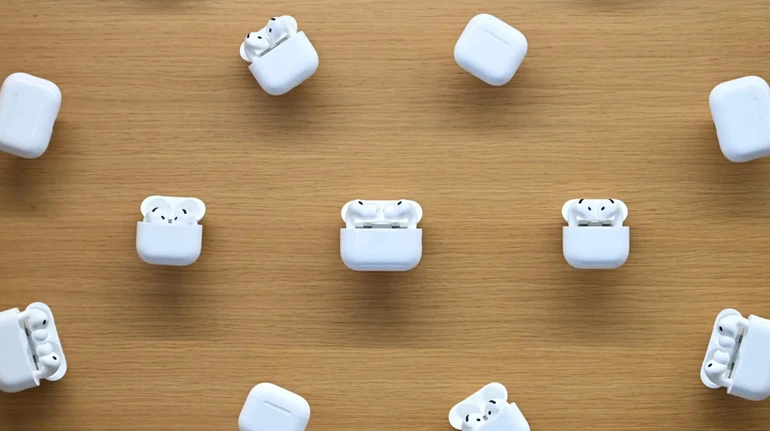 Apple уже тестирует AirPods с камерами для ИИ-функций – Bloomberg
