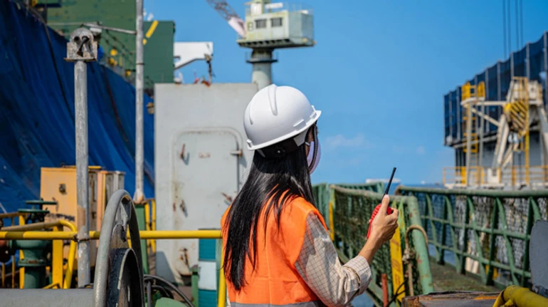 Как это - управлять подъемным краном на протяжении 38 лет? Истории женщин, которые работают на крупных предприятиях