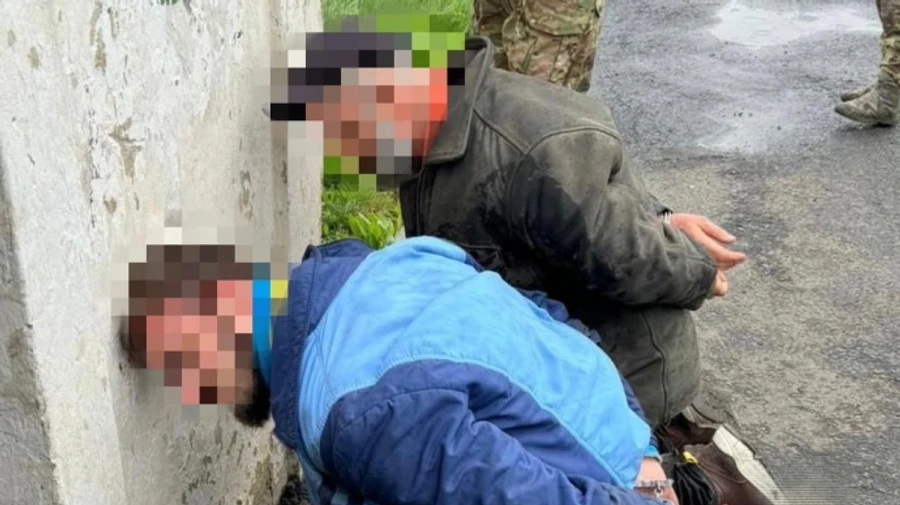 Нападники на поліцейських збиралися втекти за кордон – поліція