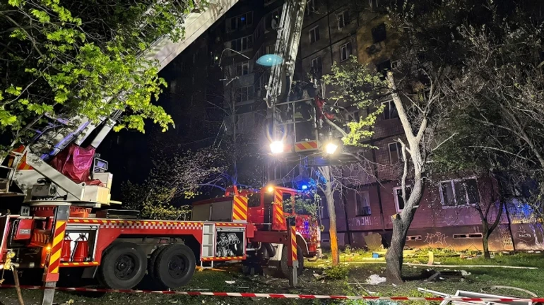 Вибух газу у багатоповерхівці у Кривому Розі: під завалами знайшли загиблого 