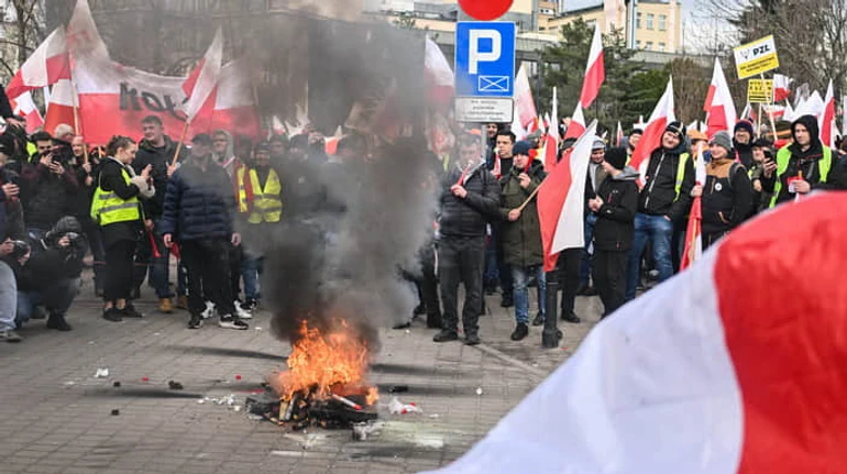 Туск проти Качинського, серія друга. Чим важливі нинішні місцеві вибори у Польщі