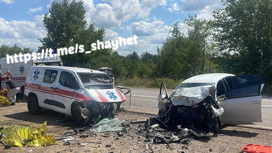 На Николаевщине столкнулись скорая и легковушка: трое погибших