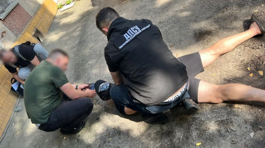 Львів'янин організував схему виїзду чоловіків за кордон: статус пенсіонера за 6 000 доларів 