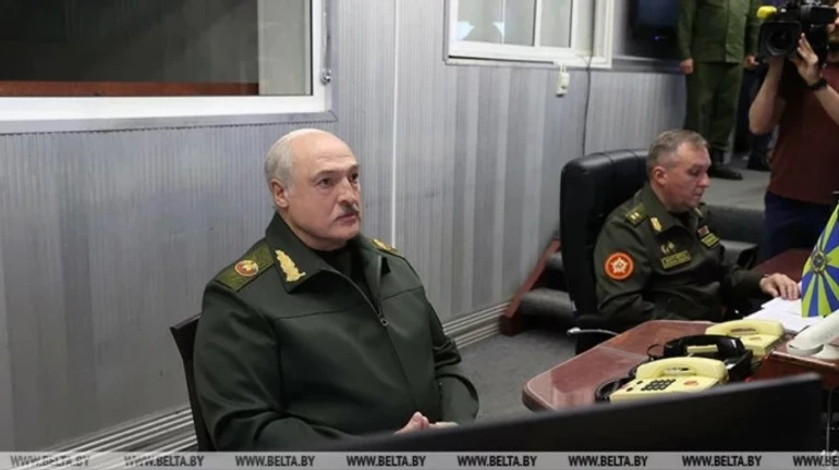 Опубликовали еще и видео Лукашенко: с хриплым голосом и в бинтах