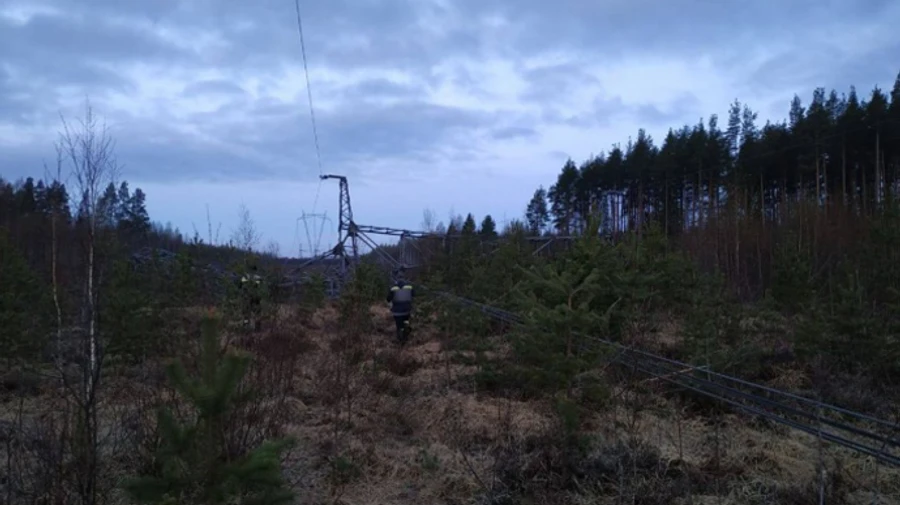 Під Петербургом знайшли вибухівку на опорі ЛЕП: сусідню опору підірвали 1 травня