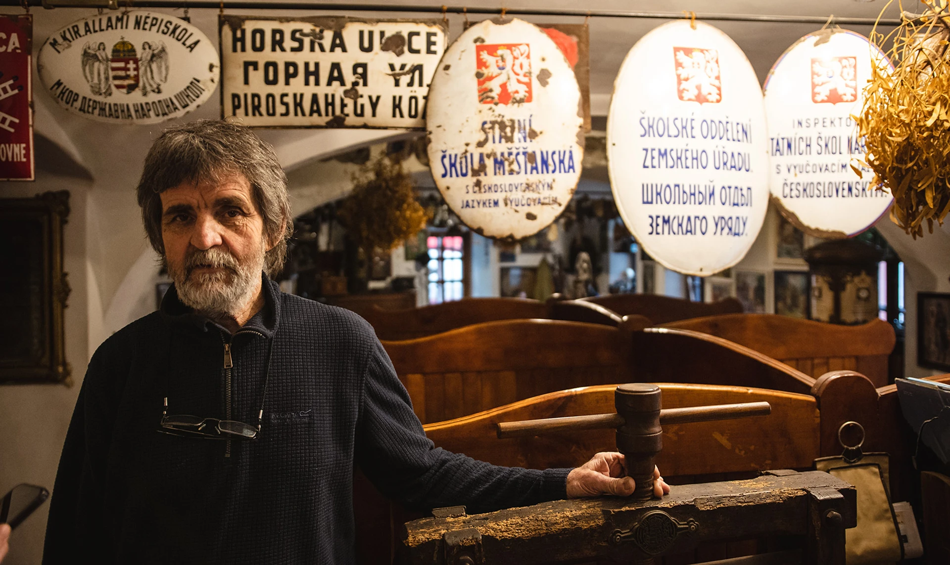 От Перестройки до войны. Как венгр Юрий Руснак 35 лет назад открыл в Ужгороде кафе-музей и объединяет украинцев