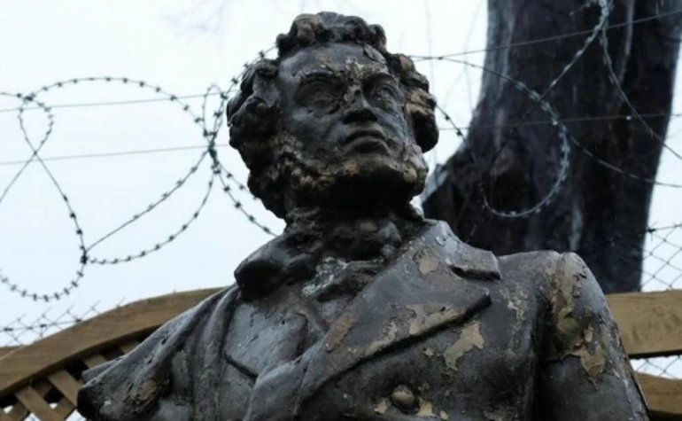 Курс – на свалку истории. Какие памятники предлагают убрать депутаты