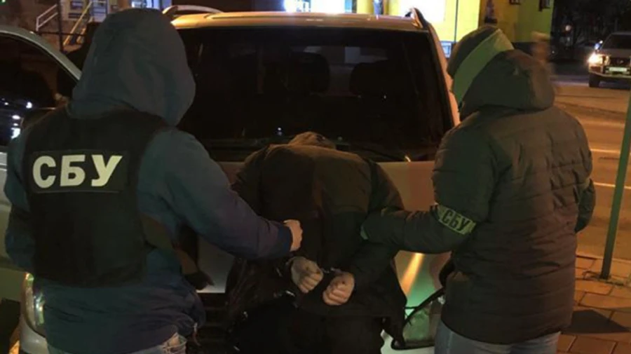 СБУ викрило міжнародне угруповання на Донеччині, яке вибивало гроші в бізнесменів