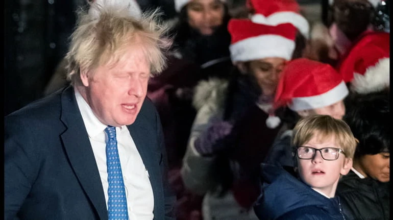 Вечеринка у Бориса: как нарушение карантина может стоить карьеры британскому премьеру