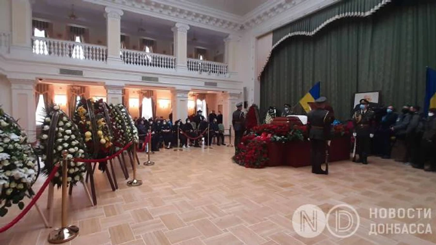 Ахметов приїхав у клуб Кабміну на прощання з померлим Звягільським