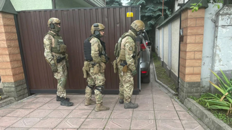 Угрожал застрелиться: полиция 13 часов вела переговоры с подозреваемым в убийстве