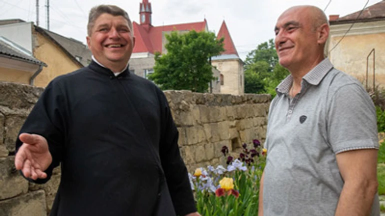 Страна камня: как армяне на Тернопольщине оберегают церковь, заложенную их предками