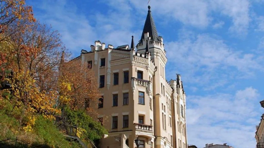 У Києві вандали крали мідний дах із Замку Річарда на Андріївському узвозі