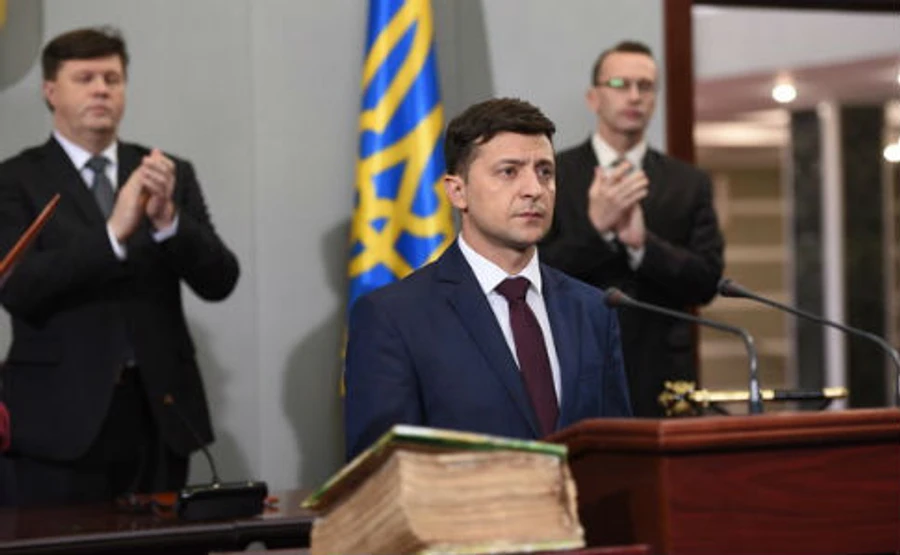 В Зеленского открещиваются от своих поклонников в Раде