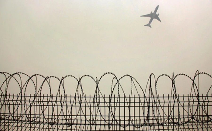 Правительство запретило нерегулярные полеты в РФ из-за выходки Бойко и Медведчука