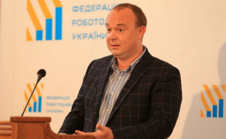 Привласнення мільйонів Ощадбанку: затримали сина нардепа