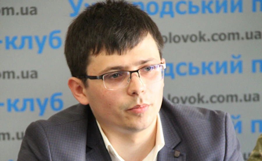 На Закарпатті кандидатові в мери перед виборами спалили авто