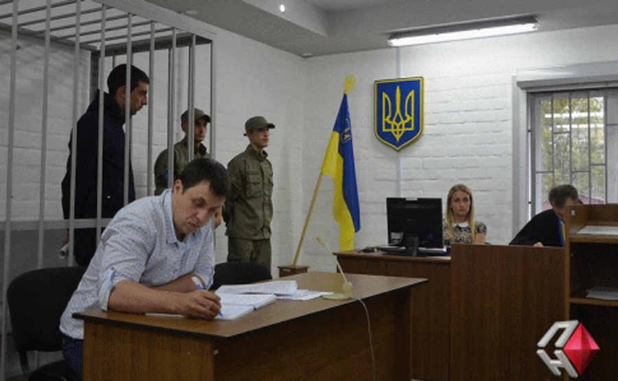 Трех полицейских, подозреваемых в убийстве, арестовали