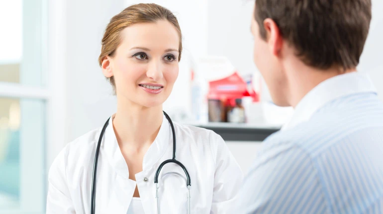 Відтепер українці зможуть укладати декларацію з лікарем онлайн: як це зробити