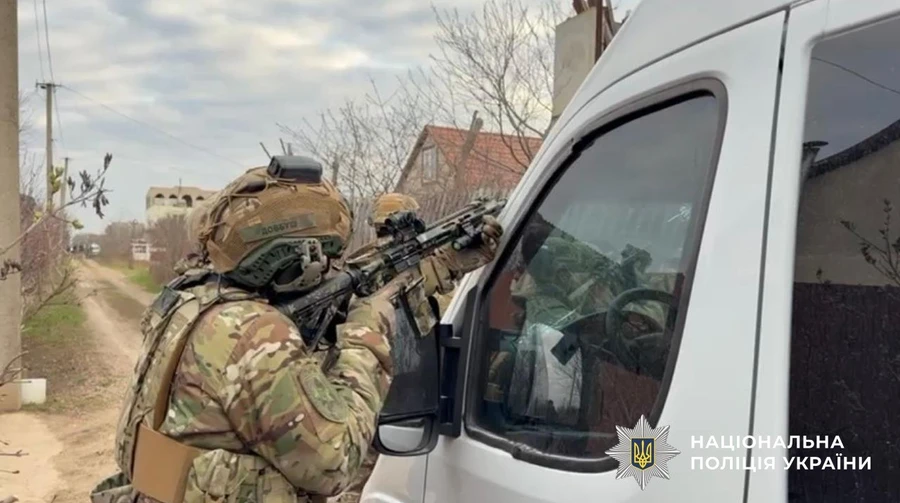 Водія, який відкрив вогонь по поліцейських в Одесі, вбили під час затримання