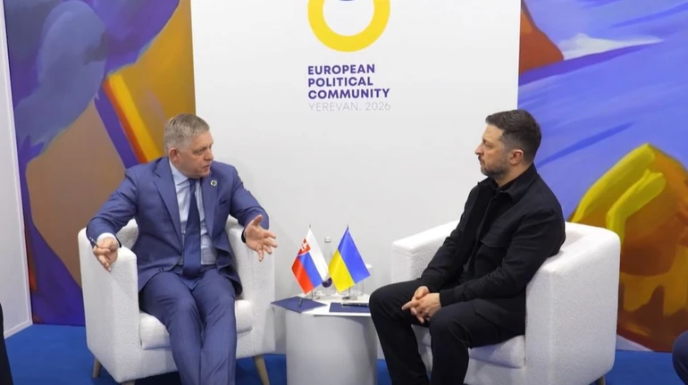 Зеленський в Єревані зустрівся з Фіцо та домовився з ним про взаємні візити