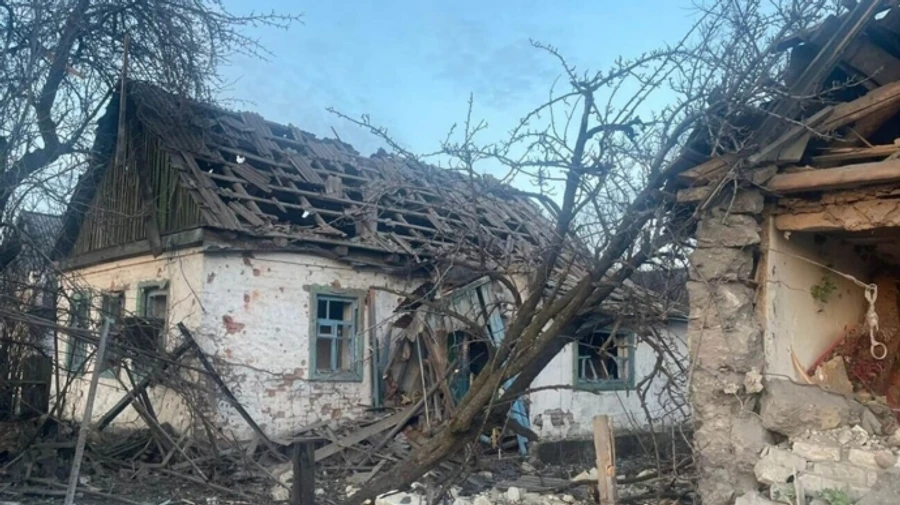 Russians strike Toretsk and Tsukuryne: one woman killed, two others injured