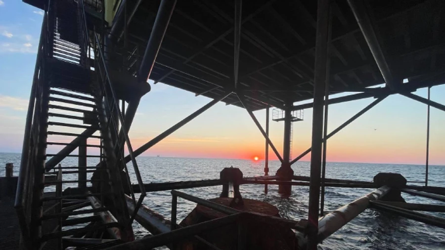 Ukrainian Navy controls Black Sea part with oil rigs for over year: there is grey zone there