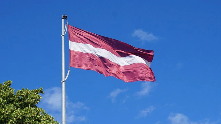 Латвия попросит тысячи российских граждан покинуть страну