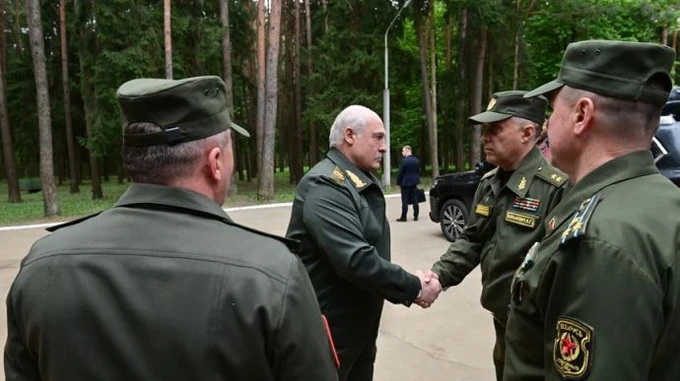 Lukashenko increases combat readiness of troops after Russia loses 4 aircraft
