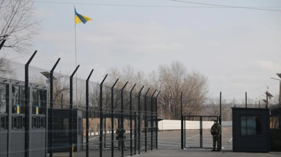 Російські окупанти повністю заблокували більшість КПВВ на сході