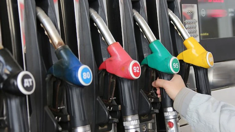 Уряд встановив тимчасове держрегулювання цін на пальне – ЗМІ