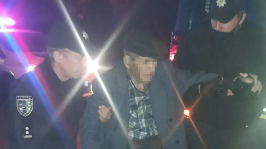 Отец, бросай велосипед, сгоришь: патрульные показали, как спасали людей на Луганщине