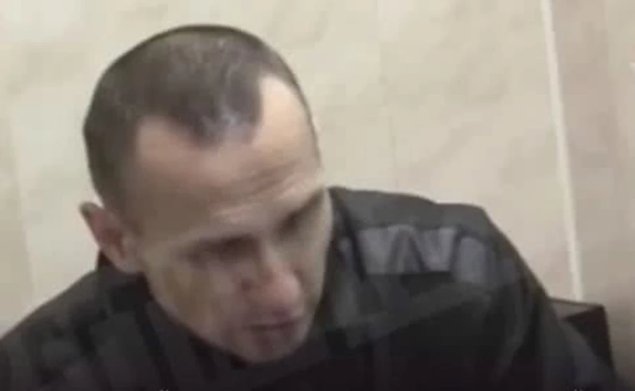 За Сенцовим потрібно відправляти медичний літак — сестра